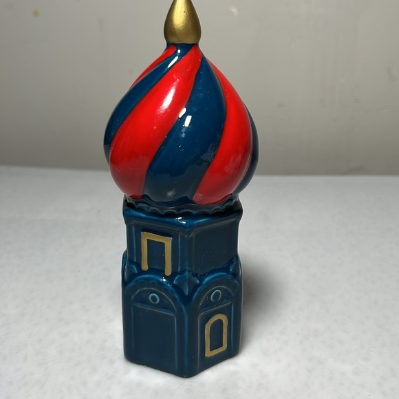 Ceramic and Hand Painted Figurine Gold Trim - Picture 2 of 6